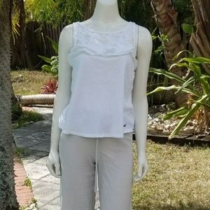 Hollister Size Medium White No Sleeve Shirt